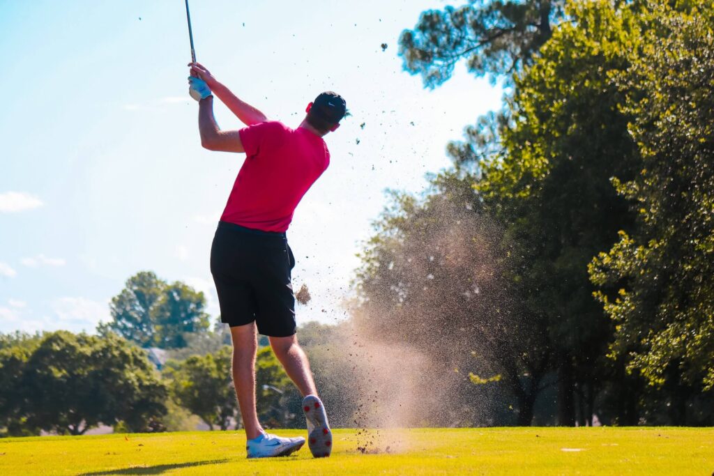 golfspelare spelar golf