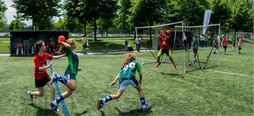 spela handboll utomhus